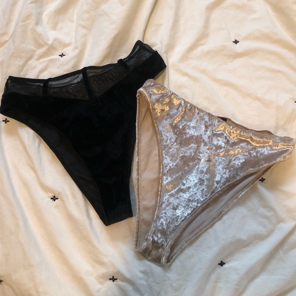 2 Highwaisted Velvet Bottoms